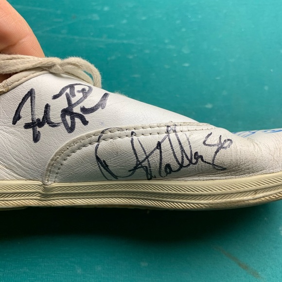 Autographed sneakers; buffalo bills:Jim Kelly etc. - Picture 3 of 6